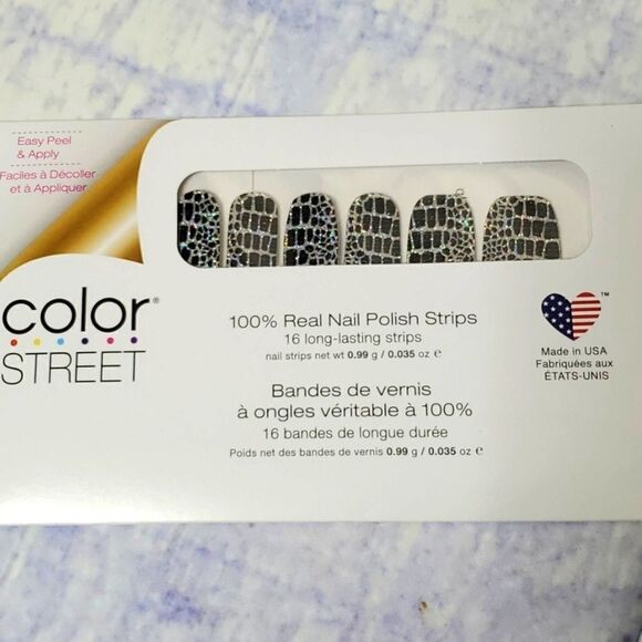 New and sealed Color Street Retired Hiss and Make Up - Picture 1 of 3